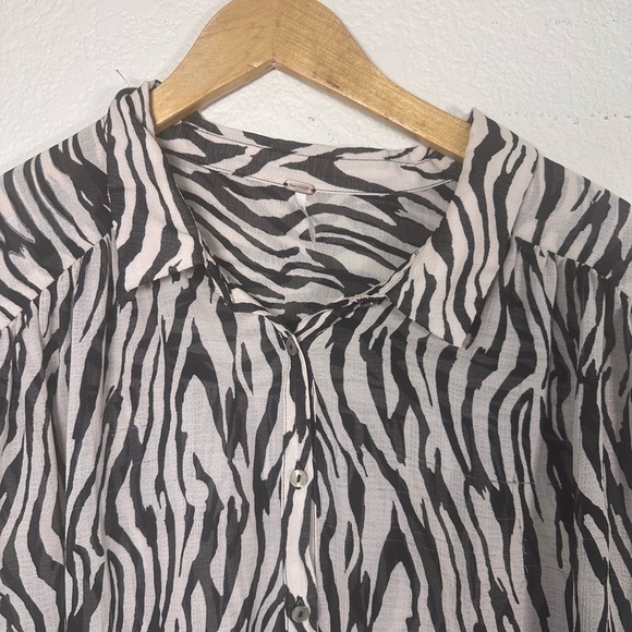 Free People Black and White Zebra Button-Down Shirt Large - Picture 2 of 6